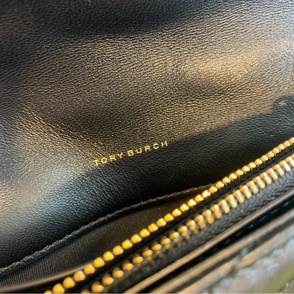 TORI BURCH Kira Chevron Wallet With Gold Chain - Picture 10 of 16